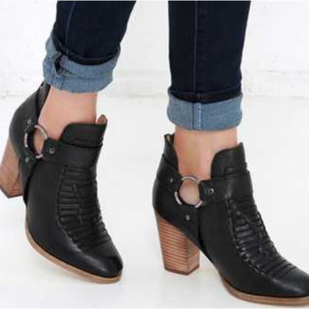 Seychelles Women's Size 7 Impossible Black Leather Cutout Heeled Ankle Booties